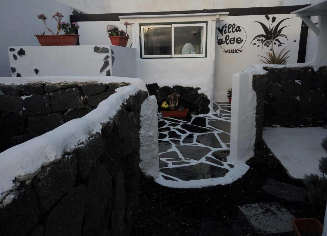 Tías Aloelux Villa !! - Private Villa With Pool , Jacuzzi, Cinema, Massage ,Wonderful View, Art Desing Villa מראה חיצוני תמונה