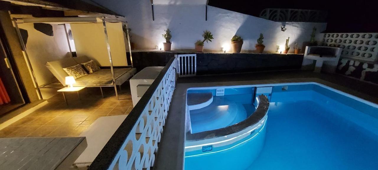Tías Aloelux Villa !! - Private Villa With Pool , Jacuzzi, Cinema, Massage ,Wonderful View, Art Desing Villa מראה חיצוני תמונה