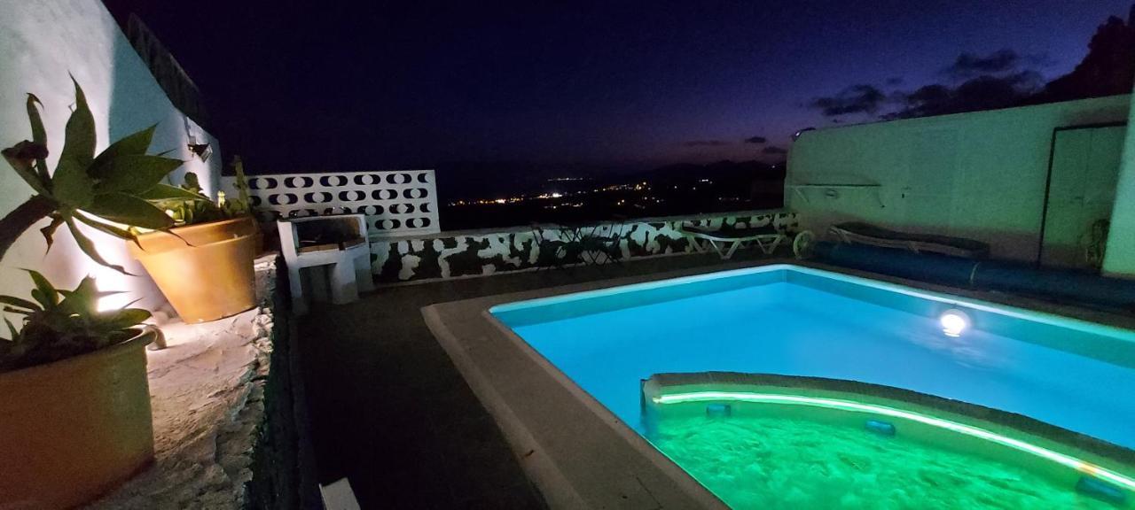 Tías Aloelux Villa !! - Private Villa With Pool , Jacuzzi, Cinema, Massage ,Wonderful View, Art Desing Villa מראה חיצוני תמונה